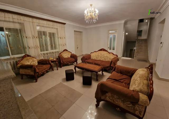 Երկու հարկանի քարե տուն Դավիթ Բեկի փողոցում Էրեբունիում, 650 քմ, 3+ սանհանգույց, եվրովերանորոգված