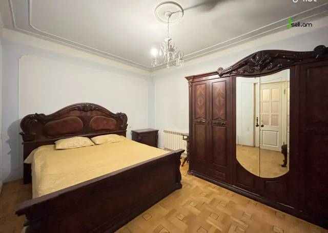 Երկու հարկանի քարե տուն Մարշալ Խուդյակովի փողոցում Ավանում, 286 ք.մ., 2 սանհանգույց