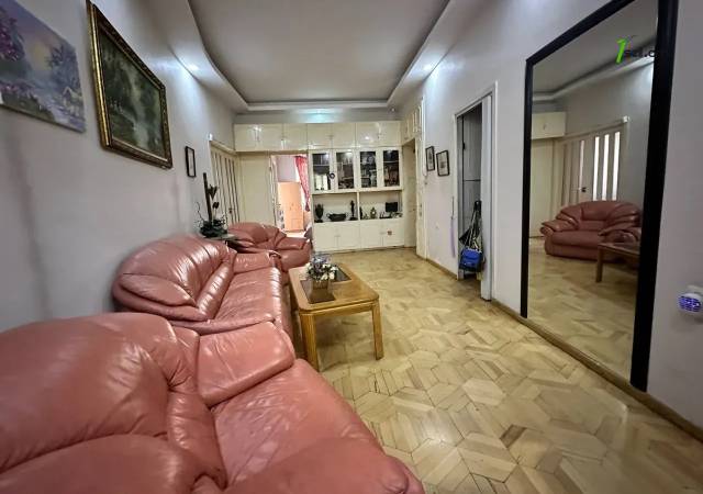 3 սենյականոց բնակարան Տերյան փողոցում, 140 ք.մ., բարձր առաստաղներ, 2/4 հարկ, քարե շենք