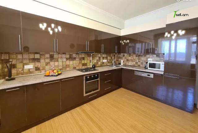 4 սենյականոց բնակարան նորակառույց շենքում Արգիշտի փողոցում, 175 ք.մ., 3+ սանհանգույց