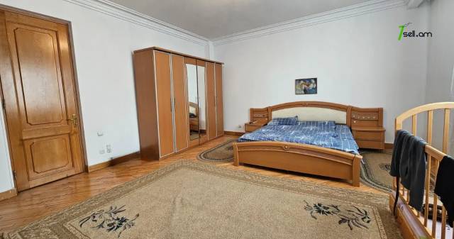 Երկու հարկանի քարե տուն Թավրիզյան փողոցում Արաբկիրում, 480 քմ, 2 սանհանգույց, կոսմետիկ վերանորոգում