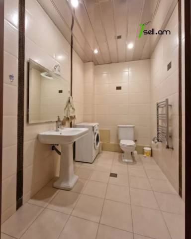 Երեք հարկանի քարե տուն, Ձոր 1 թաղամաս Դավիթաշենում, 800 ք.մ., 3+ սանհանգույց, կապիտալ վերանորոգված