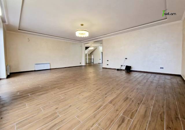 Երեք հարկանի քարե տուն Արաբկիրի 17-րդ փողոցում Արաբկիրում, 200 ք.մ., 3+ սանհանգույց