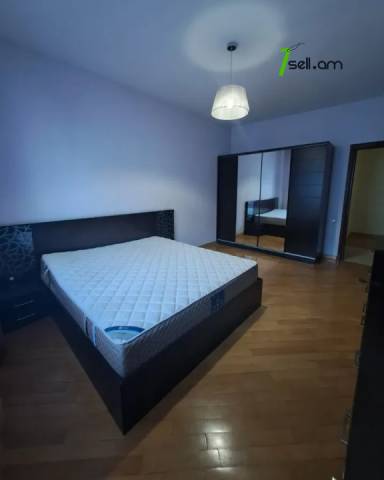 3 սենյականոց բնակարան նորակառույց շենքում Ռոստոմի փողոցում, 136 ք.մ., 2 սանհանգույց