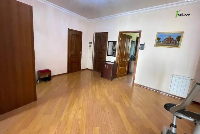 4 սենյականոց բնակարան նորակառույց շենքում Անտառային փողոցում, 125 ք.մ., 2 սանհանգույց