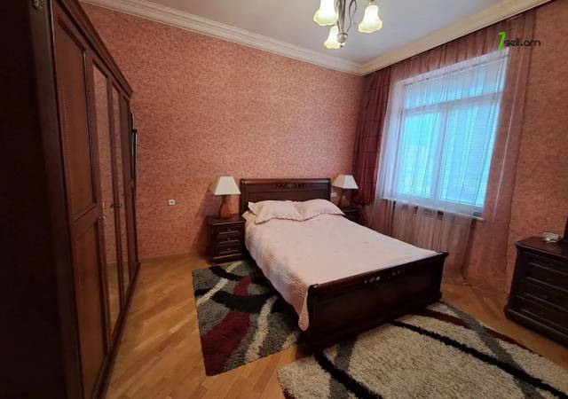 3 սենյականոց բնակարան Թումանյան փողոցում, 121 ք.մ., 2 սանհանգույց, բարձր առաստաղներ, 3/7 հարկ