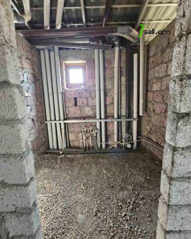 Երեք հարկանի տուն Պրահայի փողոցում կենտրոնում, 920 ք.մ., 3+ սանհանգույց, մասնակի վերանորոգում