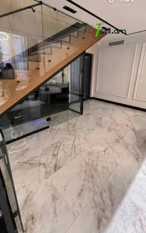 Երկու հարկանի թաունհաուզ Վերին Անտառային փողոցում կենտրոնում, 250 ք.մ., 3+ սանհանգույց