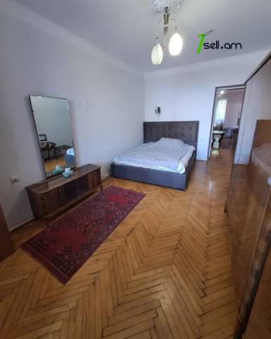 3 սենյականոց բնակարան Սարյան փողոցում, 77 ք.մ., մի քանի պատշգամբ, 2/5 հարկ, կոսմետիկ վերանորոգում