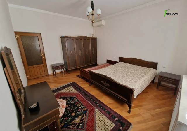 Երեք հարկանի քարե տուն Լուսինե Զաքարյան փողոցում Նորք Մարաշում, 300 քմ, 3+ սանհանգույց