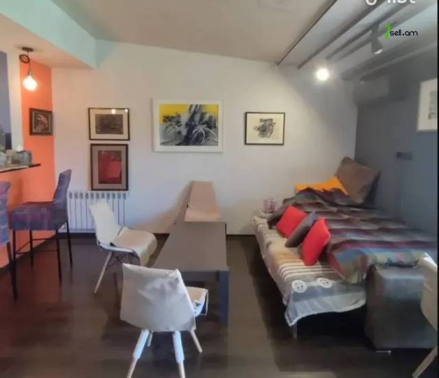 2 սենյականոց բնակարան Կորյունի փողոցում, 55 ք.մ., բարձր առաստաղներ, եվրովերանորոգված, քարե շենք