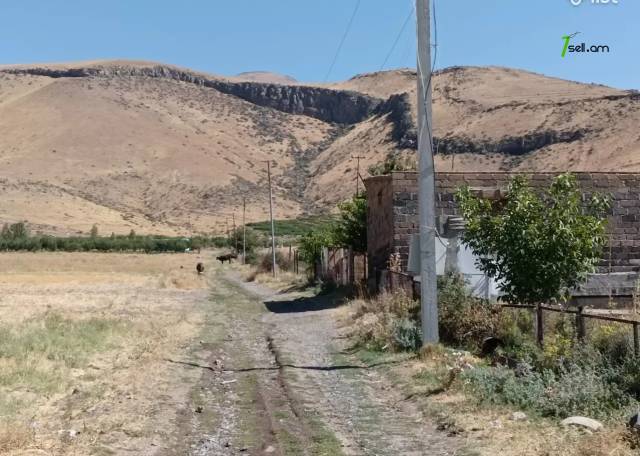 Գյուղատնտեսական հողատարածք 1-րդ փողոցում Աբովյանում, 10,000 ք.մ.