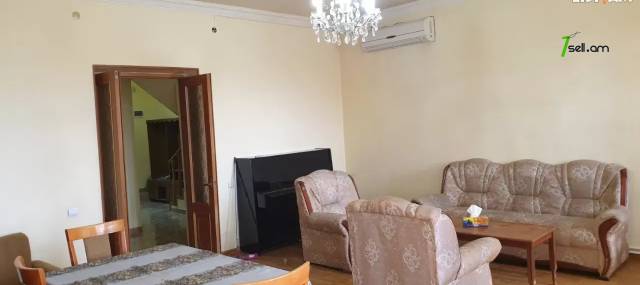 Երկու հարկանի քարե տուն Արաբկիրում, 200 ք.մ., 2 սանհանգույց, եվրովերանորոգված