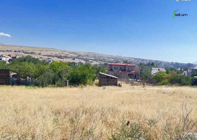 Հողատարածք բնակելի շինությունների համար Ավանում, 800 ք.մ.