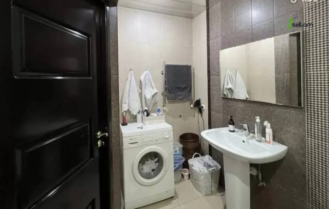 3 սենյականոց բնակարան նորակառույց շենքում Տոլբուխինի փողոցում, 95 ք.մ., բարձր առաստաղներ, 2/11 հարկ