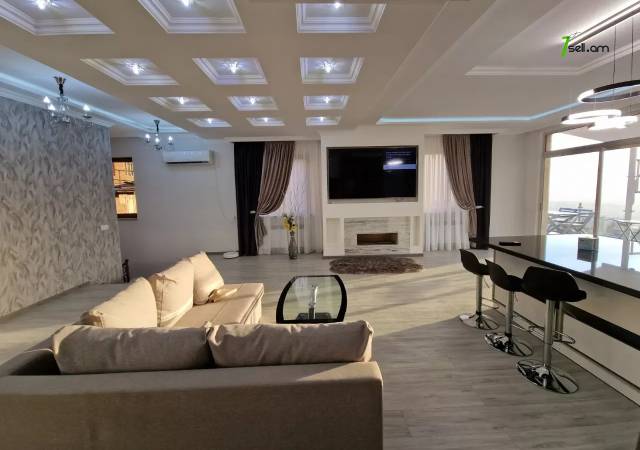 Երեք հարկանի քարե տուն, Նորք-Մարաշ վարչական շրջան Նորք Մարաշում, 300 ք.մ., 3+ սանհանգույց