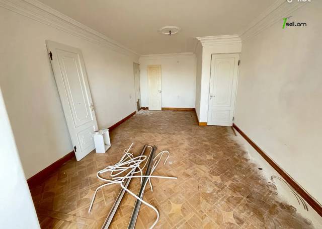 2 սենյականոց բնակարան Արմեն Տիգրանյանի փողոցում, 47 ք.մ., նախավերջին հարկ, քարե շենք