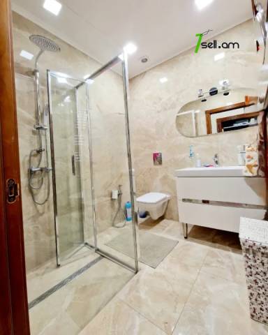 Չորս հարկանի տուն Առինջի 21-րդ փողոցում Առինջում, 950 ք.մ., 3+ սանհանգույց