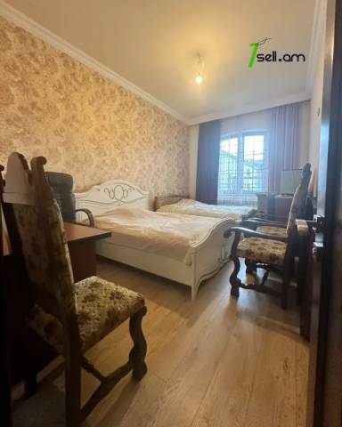 Մեկ հարկանի քարե տուն Բագրևանդի 42-րդ փողոցում Նոր Նորքում, 1100 քմ, 3+ սանհանգույց