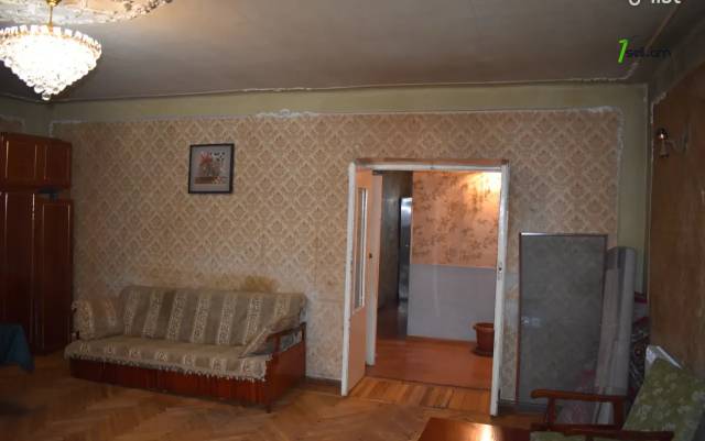 4 սենյականոց բնակարան Լվովյան փողոցում, 76 ք.մ., 1/5 հարկ, քարե շենք