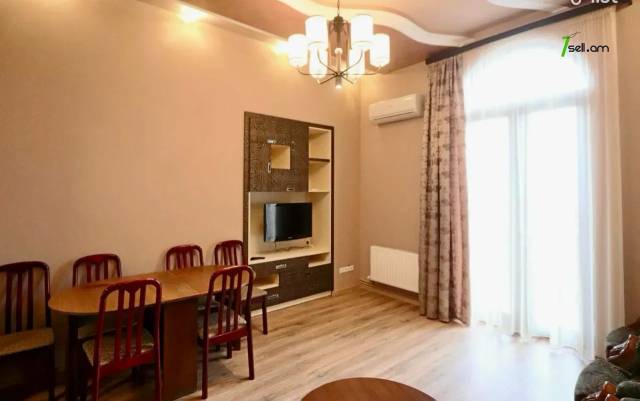 3 սենյականոց բնակարան Կոմիտասի պողոտայում, 83 քմ, բարձր առաստաղներ, կապիտալ վերանորոգված, քարե շենք