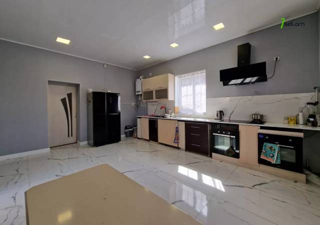 Երկու հարկանի քարե տուն Ավանում, 530 ք.մ., 2 սանհանգույց, կապիտալ վերանորոգված