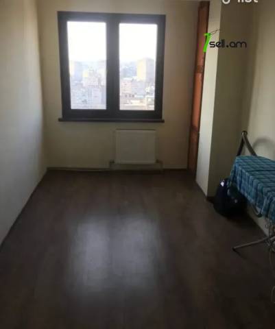 3 սենյականոց բնակարան, Չարենց թաղամաս, 63 քմ, 8/14 հարկ, եվրովերանորոգված