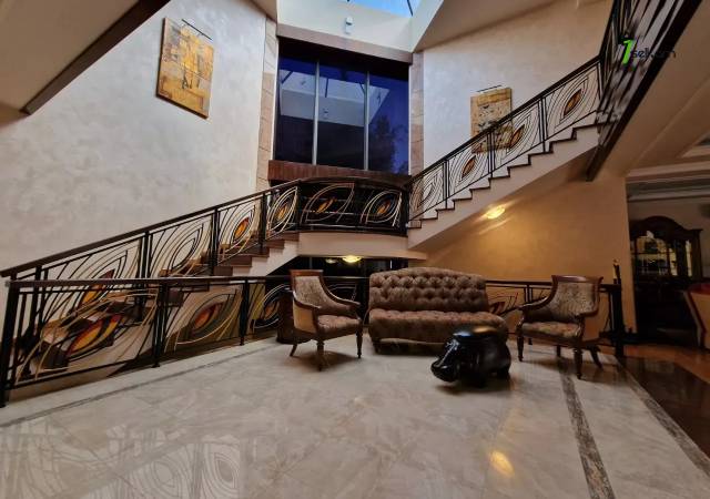 Երեք հարկանի քարե տուն, Ձոր 1 թաղամաս Դավիթաշենում, 800 ք.մ., 3+ սանհանգույց, կապիտալ վերանորոգված