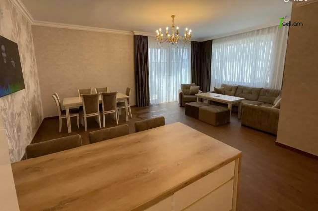 Երկու հարկանի քարե թաունհաուզ, Գ-1 թաղամաս Աջափնյակում, 150 ք.մ., 2 սանհանգույց, եվրովերանորոգված