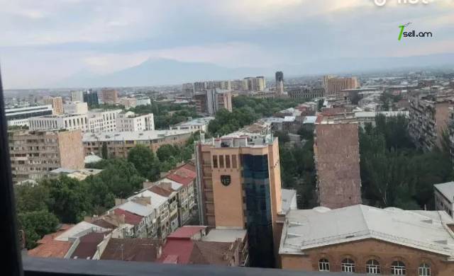 2 սենյականոց բնակարան նորակառույց շենքում Եզնիկ Կողբացու փողոցում, 58 ք.մ., բարձր առաստաղներ