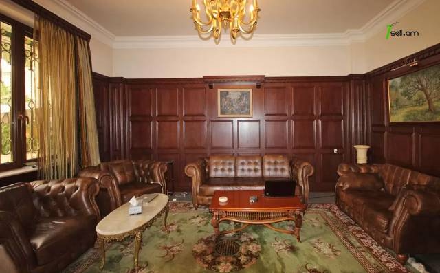 Երեք հարկանի քարե տուն Սևքարեցի Սաքոյի փողոցում Արաբկիրում, 600 ք.մ., 3+ սանհանգույց