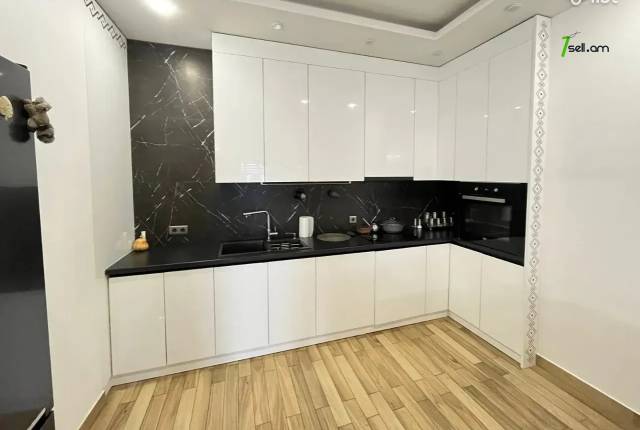 4 սենյականոց բնակարան նորակառույց շենքում Պարույր Սևակի փողոցում, 170 քմ, 2 սանհանգույց