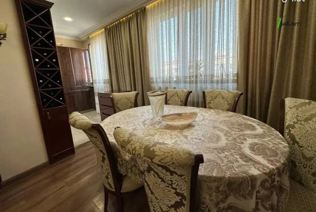 4 սենյականոց բնակարան Եզնիկ Կողբացու փողոցում, 105 քմ, կապիտալ վերանորոգված