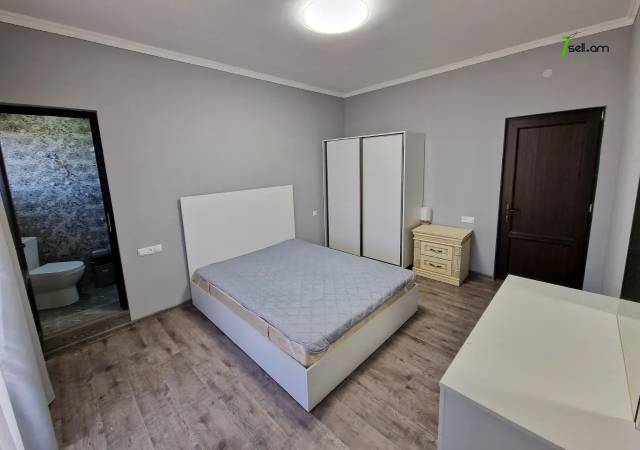 Երկու հարկանի քարե տուն Հաղթանակի փողոցում Ձորաղբյուրում, 500 ք.մ., 3+ սանհանգույց, եվրովերանորոգված