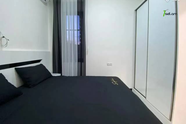 2 սենյականոց բնակարան Մեսրոպ Մաշտոցի պողոտայում, 33 քմ, 2/4 հարկ, բարձր առաստաղներ