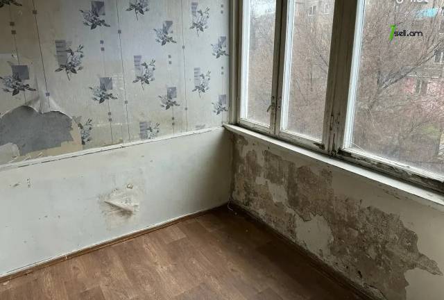 1 սենյականոց բնակարան Նելսոն Ստեփանյան փողոցում, 46 քմ, նախավերջին հարկ, քարե շենք