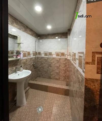 2 սենյականոց բնակարան Գուսան Շերամի փողոցում, 56 ք.մ., նախավերջին հարկ, մասնակի վերանորոգում