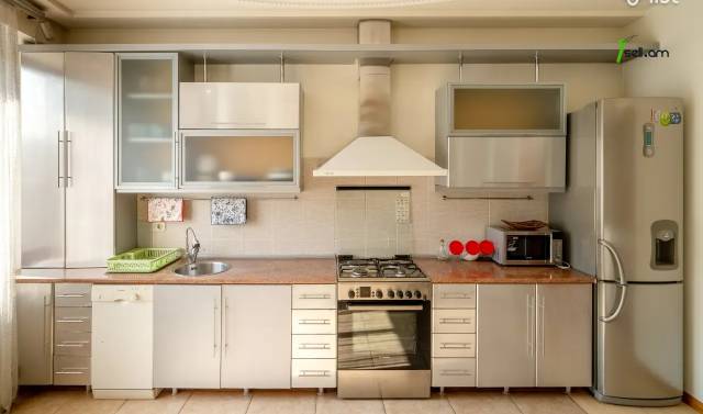 4 սենյականոց բնակարան նորակառույց շենքում Դեղատան փողոցում, 145 ք.մ., 2 սանհանգույց