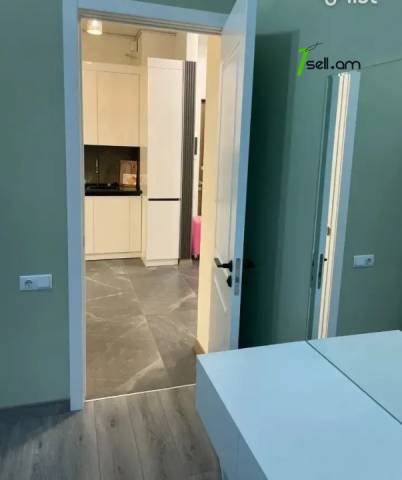 3 սենյականոց բնակարան նորակառույց շենքում Արամ Խաչատրյան փողոցում, 84 ք.մ., բարձր առաստաղներ