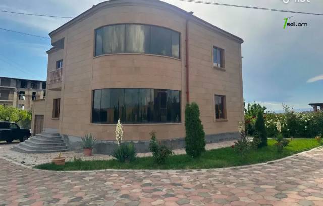 Երկու հարկանի քարե տուն Սիլիկյանի 8-րդ փողոցում Աջափնյակում, 270 քմ, 3+ սանհանգույց, մեծ հողամաս