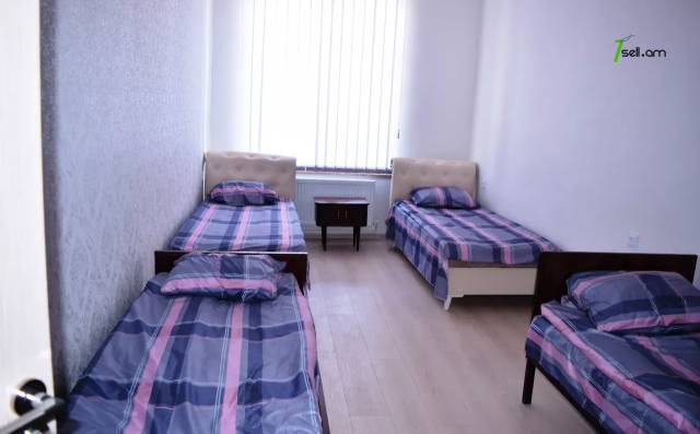 4 սենյականոց բնակարան Ռուսթավելի փողոցում, 100 ք.մ., 2/2 հարկ, 2 սանհանգույց, կապիտալ վերանորոգված