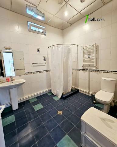 Երկու հարկանի տուն Բագրևանդի 20-րդ փողոցում Նոր Նորքում, 1830 ք.մ., 3+ սանհանգույց