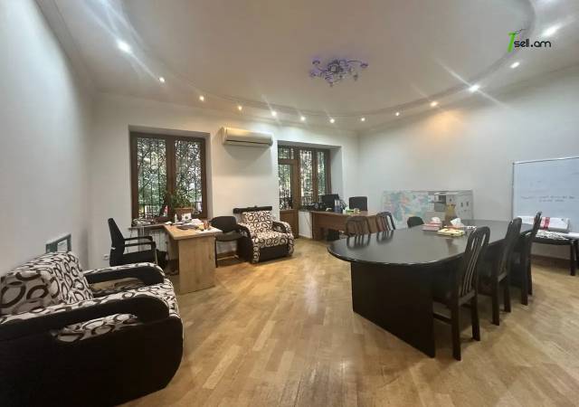 4 սենյականոց բնակարան Թումանյան փողոցում, 110 քմ, 2/4 հարկ, 2 սանհանգույց, եվրովերանորոգված