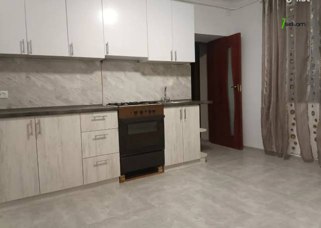 Մեկ հարկանի քարե տուն Սարի Թաղ 6-րդ փողոցում Էրեբունիում, 45 քմ, եվրովերանորոգված