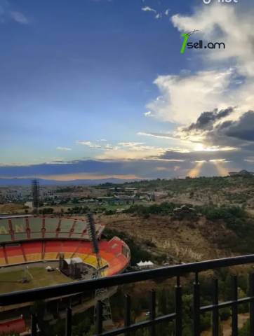 4 սենյականոց բնակարան նորակառույց շենքում Ձորափի փողոցում, 130 ք.մ., 2 սանհանգույց, բարձր առաստաղներ