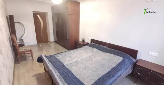 3 սենյականոց բնակարան Աբովյան փողոցում, 87 ք.մ., 3/5 հարկ, կապիտալ վերանորոգված, քարե շենք
