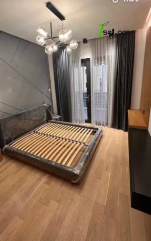 Երկու հարկանի թաունհաուզ Վերին Անտառային փողոցում կենտրոնում, 250 ք.մ., 3+ սանհանգույց