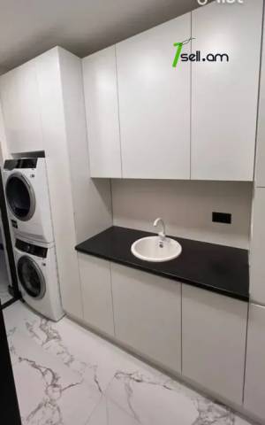 Երկու հարկանի թաունհաուզ Վերին Անտառային փողոցում կենտրոնում, 250 ք.մ., 3+ սանհանգույց