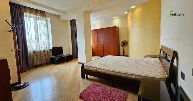 Ընդարձակ 3 սենյականոց բնակարան նորակառույց շենքում Աբովյան փողոցում, 185 ք.մ., 10/14 հարկ