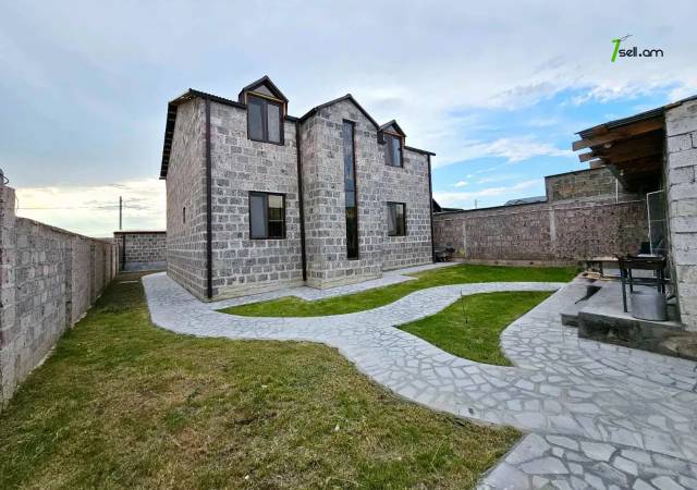 Երկու հարկանի քարե տուն Քասախում, 864 ք.մ., 3+ սանհանգույց, կապիտալ վերանորոգված